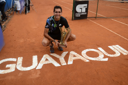Alejandro Tabilo como campeón del Challenger de Guayaquil 2023, tras vencer en la final al colombiano Daniel Galán por 6-2, 6-2.
