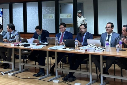 Reinstalación. Defensores de los procesados durante la audiencia que se realiza en la Corte Nacional de Justicia.