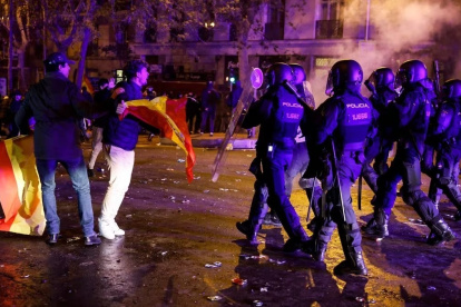 Madrid. Altercados tras la manifestación convocada contra la amnistía, frente a la sede del PSOE en Ferraz.