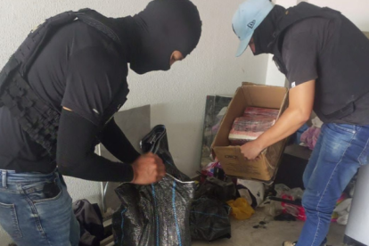 La droga fue hallada envuelta en bloques