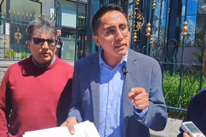El nuevo presidente de la UNE, Andrés Quishpe, presentó la solicitud de examen especial.