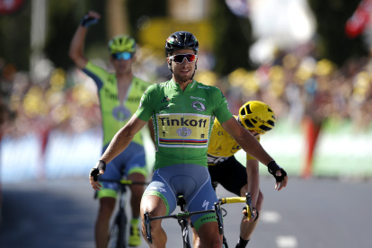 TOU12 CARCASONA (FRANCIA) 13/07/2016.- El ciclista eslovaco Peter Sagan del Tinkoff celebra su victoria en la 11ª etapa del Tour de Francia entre Carcasona y Montpellier (Francia) hoy, 13 de julio de 2016. EFE/Yoan Valat FRANCIA CICLISMO TOUR.