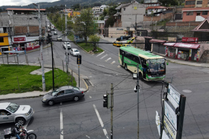 Inseguridad. Entre las calles Princesa Toa y Camilo Enríquez los delincuentes aprovechan para robar a los pasajeros.