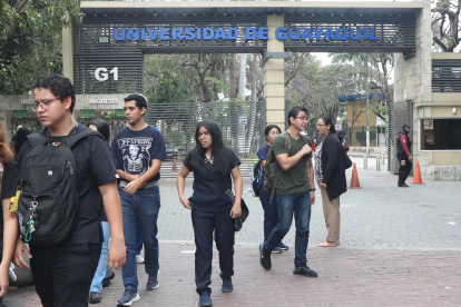 Medidas. Entre las acciones que ejecuta la Universidad de Guayaquil para cuidar a sus estudiantes es la seguridad interna y externa de sus predios.