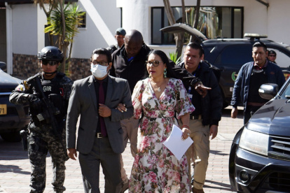 La presidenta del CNE pide la máxima sanción para el articulista y cronista de EXPRESO.