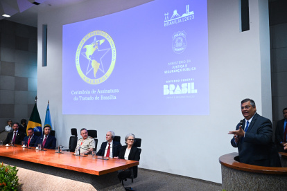 El ministro de Justicia de Brasil, Flávio Dino, habla durante la ceremonia de formalización del Ameripol, en el Palácio de la Justicia en Brasilia (Brasil).