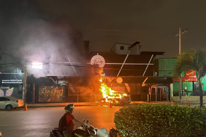 CARRO BOMBA EN GUAYACANES_GERARDO MENOSCAL