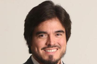 El abogado, es especializado también en criminalística, ciencias forenses, y en derecho penal.