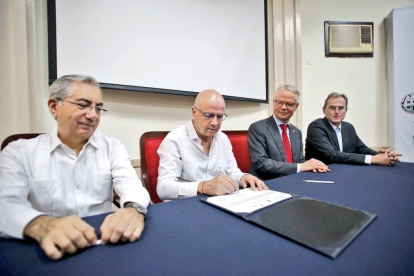 Anuncio. El vicepresidente Alfredo Borrero celebró la firma del acuerdo en la ciudad de Quito.