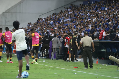 El duelo tuvo que ser detenido por alrededor de cinco minutos.
