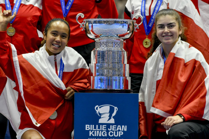 Leylah (i) con el máximo título de selecciones por países en damas.