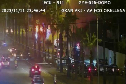 El incendio del vehículo se registró la noche del sábado 11 de noviembre.