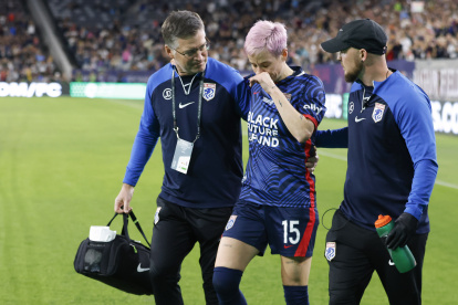 La jugadora del OL Reign salió del campo con solo seis minutos jugados.