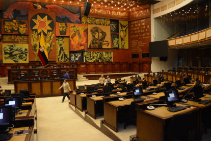En la  Asamblea ya se piensa en los cambios al hemiciclo para la transmisión del mando.