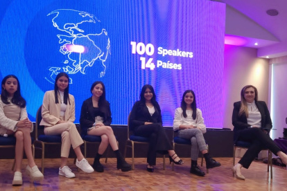 Evento. La joven embajadora y su grupo Inspirador.