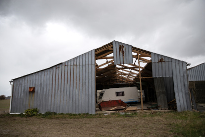 Fotografía de una propiedad dañada en Kerlouan, Francia, tras el paso de Ciarán.