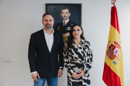 El líder del partido Vox, Santiago Abascal, y la vicepresidenta electa, Verónica Abad.