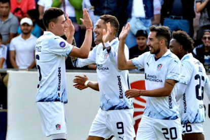 Paolo Guerrero (c) se ha convertido en el grito de gol de Liga de Quito.