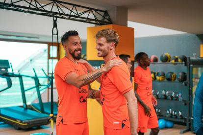 El arquero Javier Burrai (d) es una de las novedades de la Tricolor tuvo un cálido recibimiento.