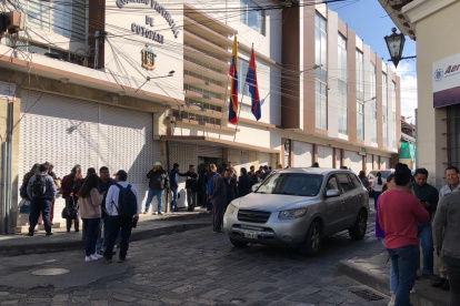 Evidencias. Los agentes de la Policía recopilaron evidencias en el Consejo de la Judicatura.