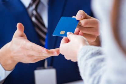 Esta norma se aplica no solo a las ventas y servicios, sino también al sistema financiero