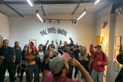 Según explica el propio artista, la muestra está íntimamente conectada con la escena independiente.