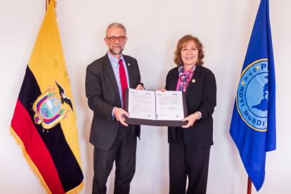 Autoridades. El acuerdo refuerza el arte y la salud en la población.