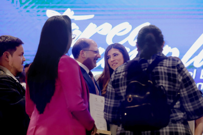 Secreto. Solo Henry Kronfle y Valentina Centeno, junto a los líderes de sus partidos, saben qué negociaron con el correísmo para mantener esa sonrisa.