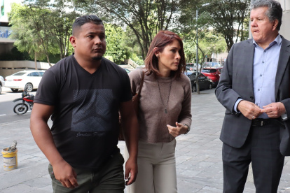 Expediente. Soledad Padilla, excolaboradora de Jorge Glas, acudió a la Fiscalía ubicada en el norte de Quito.