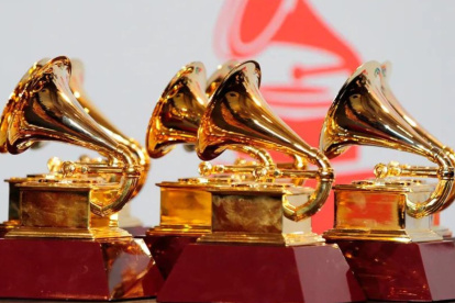 Gramófono dorado, estatuilla representativa de estos premios.