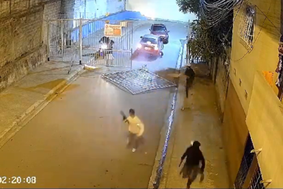 La mayoría de los individuos portaban armas de grueso calibre.