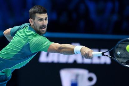 Novak Djokovic durante el juego en el que derrotó a Hubert Hurkacz.