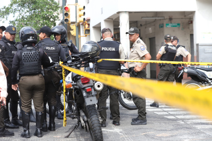 Entrega. La última dotación de chalecos antibalas a policías se hizo en octubre. Estos fueron adquiridos a la empresa estadounidense ganadora, tras el fallido proceso nacional.