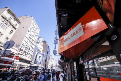 Instalaciones de una casa de cambio, en el centro de Buenos Aires (Argentina).