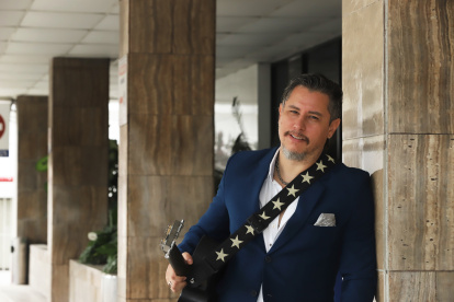 Roberto Montalván se presenta semanalmente en Segafredo, para felicidad de los nostálgicos.