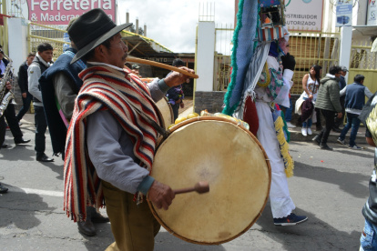 Los músicos entonan el pingullo y el tambor desde hace décadas.