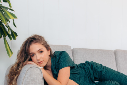 Entre seda, algodón y lino, Anastasia conquista con sus pijamas.