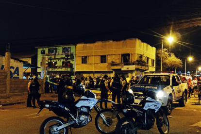 La madrugada de ayer trasladaron el cuerpo de Gabriel a la morgue de Babahoyo.