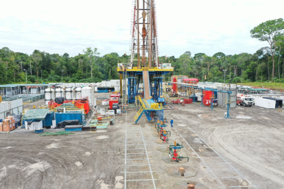 La torre de perforación de pozos petroleros.