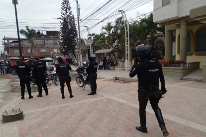 Los uniformados buscaban a los responsables del ataque armado.