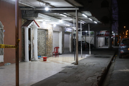 Hubo que limpiar las huellas de sangre en el sitio.