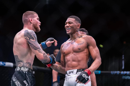 Michael dominó los tres asaltos y se llevó el combate.