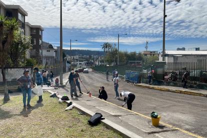 Ciudadanos y funcionarios participan de la megaminga