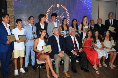 Tenistas y dirigentes durante la gala anual de la temporada.