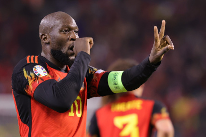 Brussels (Belgium), 19/11/2023.- Romelu Lukaku of Belgium celebrates after scoring the 1-0 goal in the UEFA EURO 2024 Group F qualification match between Belgium and Azerbaijan in Brussels, Belgium, 19 November 2023. (Azerbaiyán, Bélgica, Bruselas, Roma) EFE/EPA/OLIVIER MATTHYS