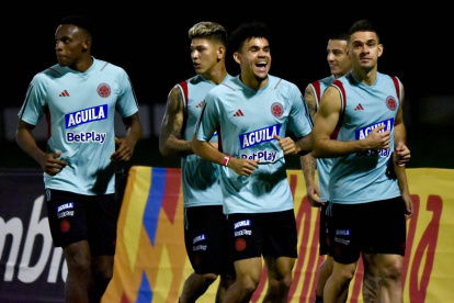 Los futbolistas colombianos entrenaron previo a su viaje a Paraguay.