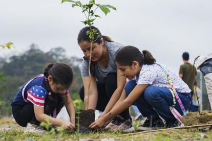 Hecho. Ciudadanos participaron en la siembra.