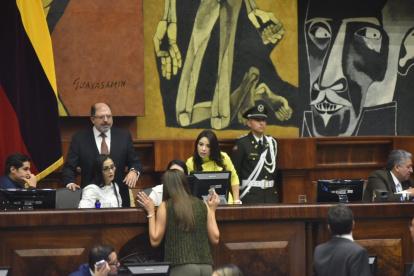 La Asamblea sesionó este domingo por segunda ocasión para tratar el tema de las comisiones legislativas