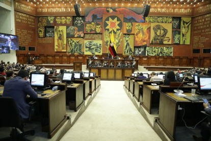 Los legisladores en el transcurso de la segunda sesión.