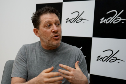 Damián Kirzner tiene más de 30 años en cine, radio y televisión. Hoy es  un pionero en la región y un activo “evangelizador” de los nuevos modelos narrativos.